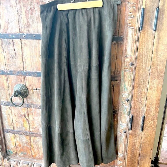 long (maxi) suede skirt from Germany. Size 42 (8/10) - Picture 3 of 5